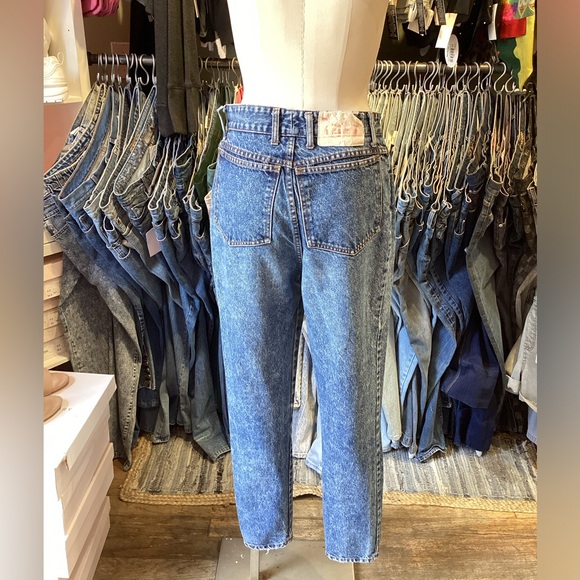 Vintage 1990’s BONGO Acid Wash mom jean - Picture 3 of 4
